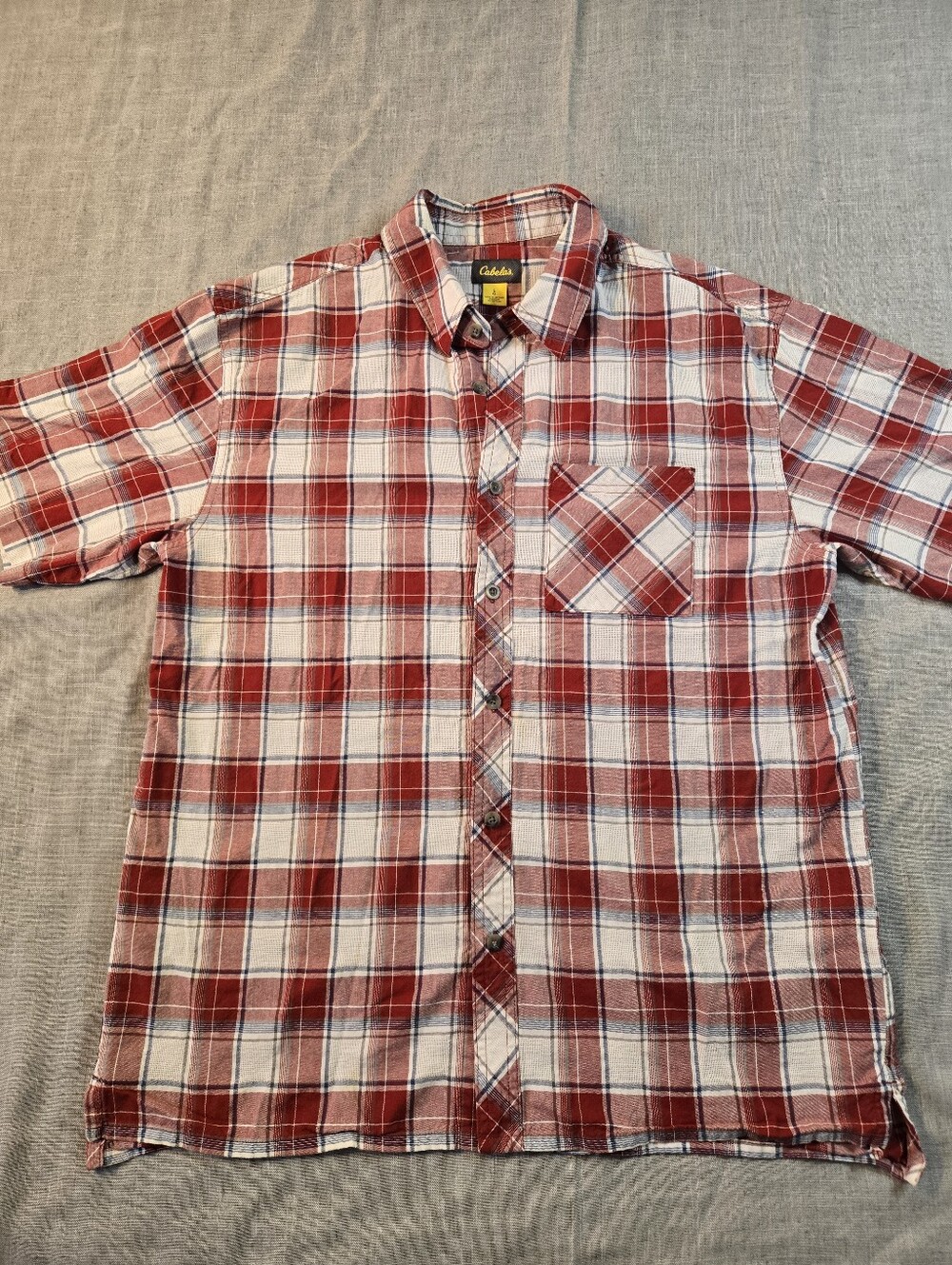 CABELA'S Men's Large Short Sleeve Plaid Button Up Shirt Red White Blue Size L